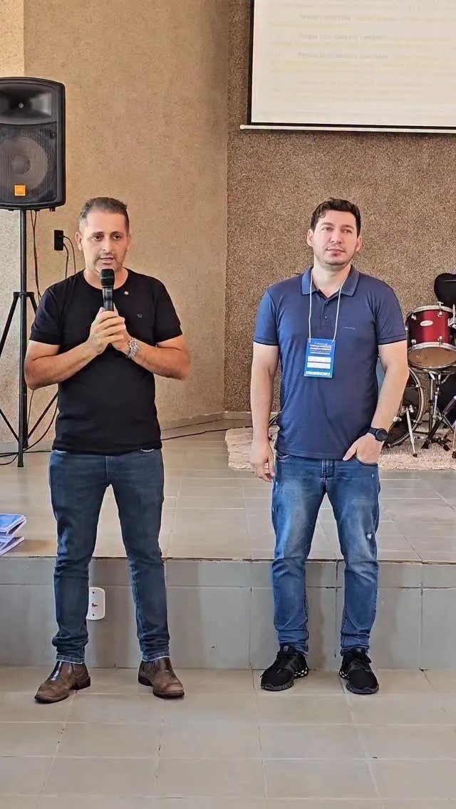 Realizamos capacitações com médicos, enfermeiros, técnicos de enfermagem, agentes comunitários de saúde, recepcionistas, dentistas, auxiliares de saúde bucal, coordenadores e digitadores.